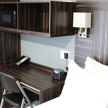 Olux Hotel-Motel-Suites Laval Extérieur photo